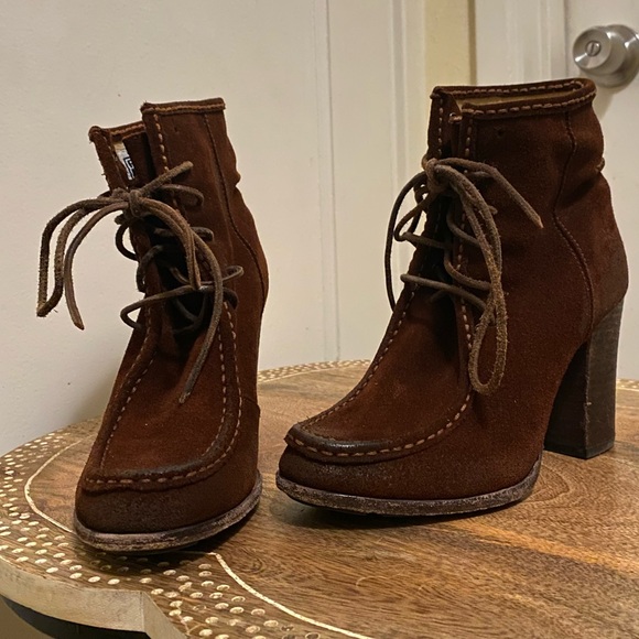 Frye Parker Moc Heeled Ankle Bootie Distressed Oil Rubbed Suede Lace Up - Picture 10 of 16